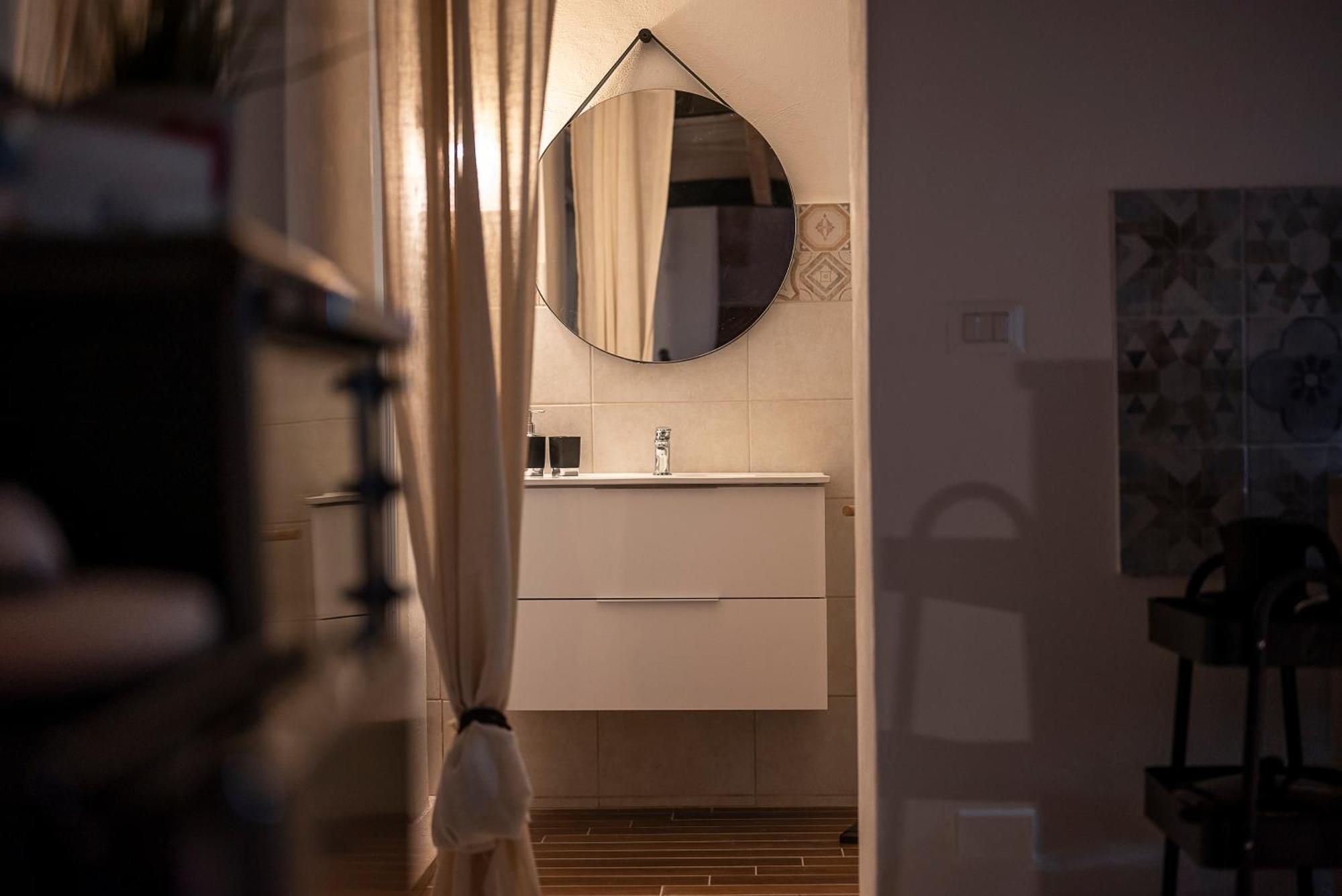 Asmara Exclusive "Loft Industrial" Apartment บรินดิซิ ภายนอก รูปภาพ